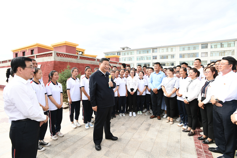 8月19日至22日，中共中央總書記、國家主席、中央軍委主席習近平在甘肅考察。這是20日下午，習近平在張掖市山丹培黎學校同師生親切交流。